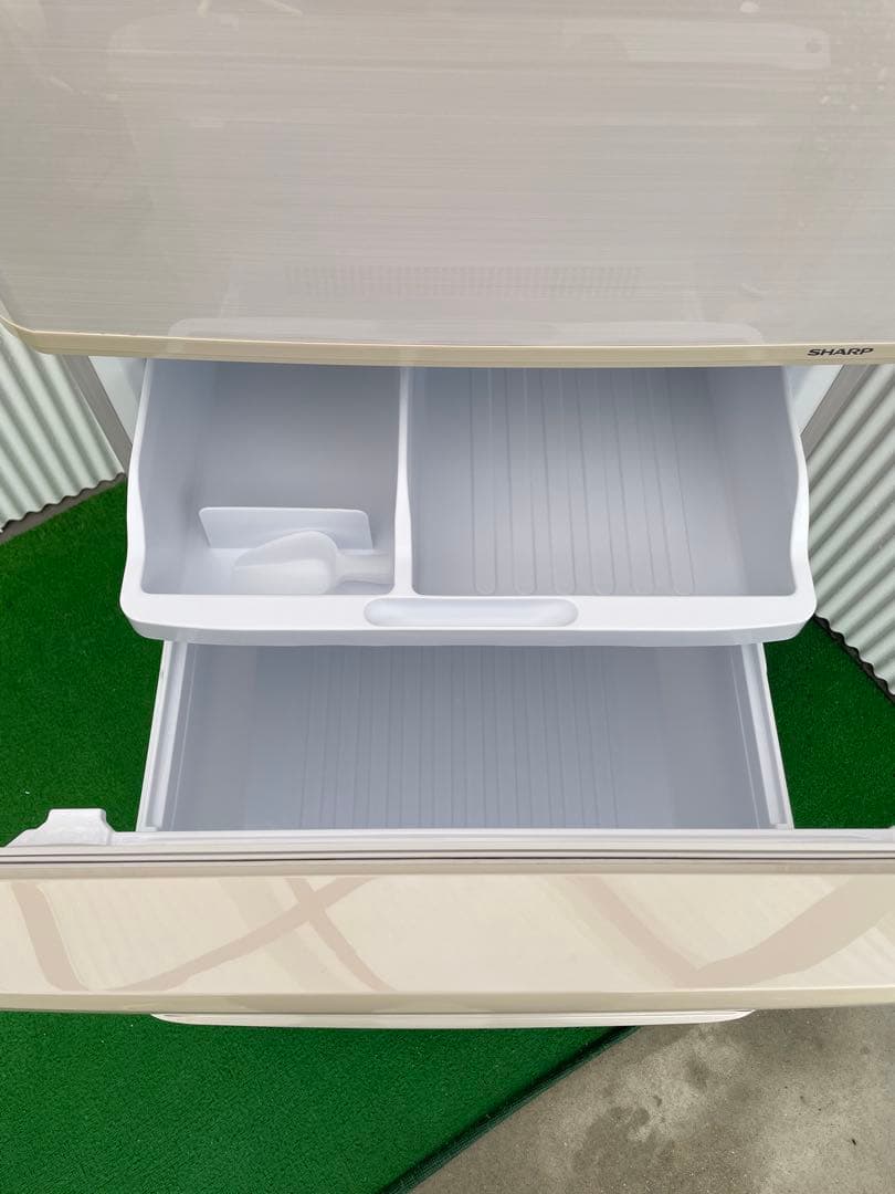 826 シャープ 左右どっちもドア 3ドア冷蔵庫 プラズマクラスター 自動製氷付