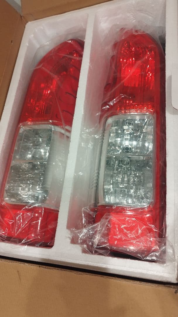 ハイエース 200系　純正　テールランプ