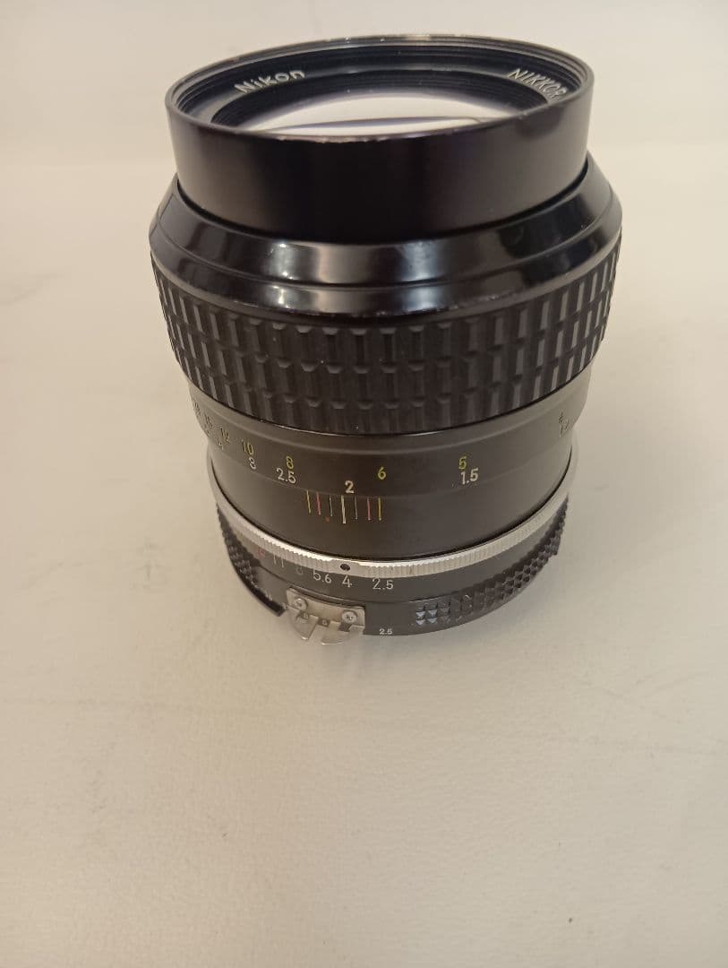 Nikkor 105mm f/2.5 レンズ