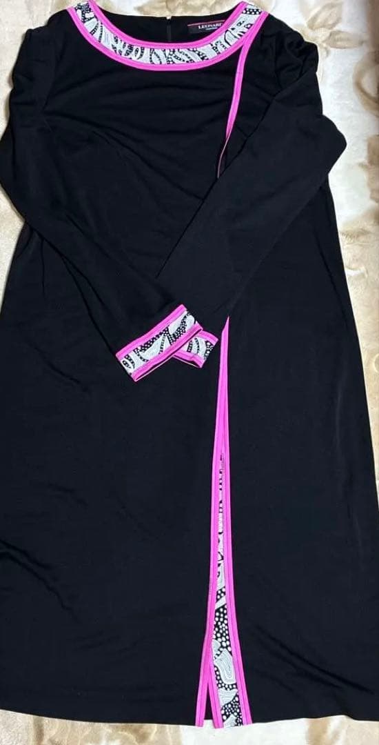 ブラック 長袖 ひざ丈ワンピース ピンクアクセント　　本日のみの28,000円‼️