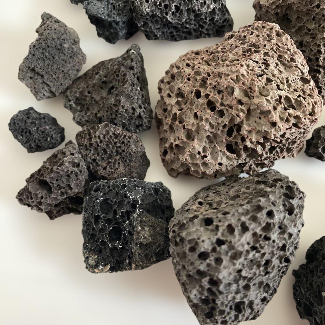 MAD et LEN マドエレン リリネロリ 溶岩石