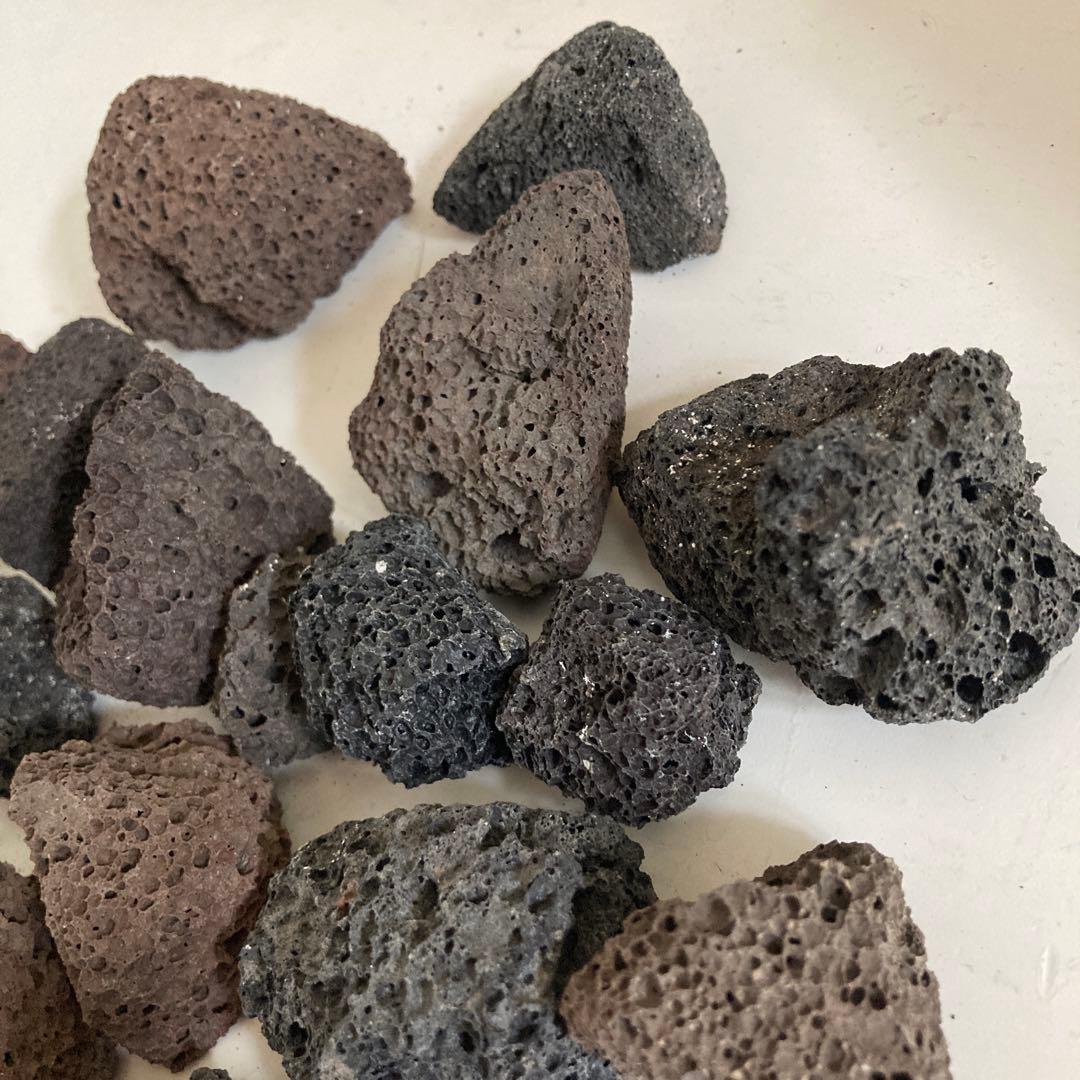 MAD et LEN マドエレン リリネロリ 溶岩石