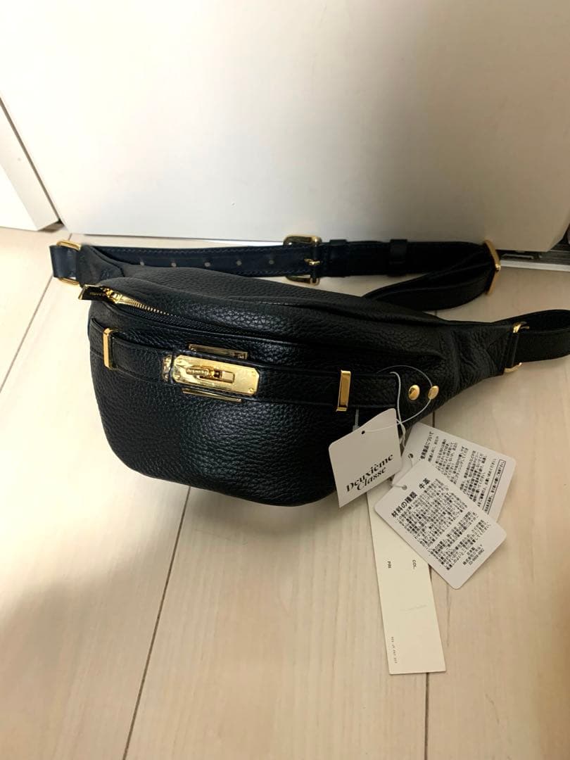 ✨️未使用✨️ シータパランティカ　ボディバッグ　シボ革　ウエストポーチ ブラック