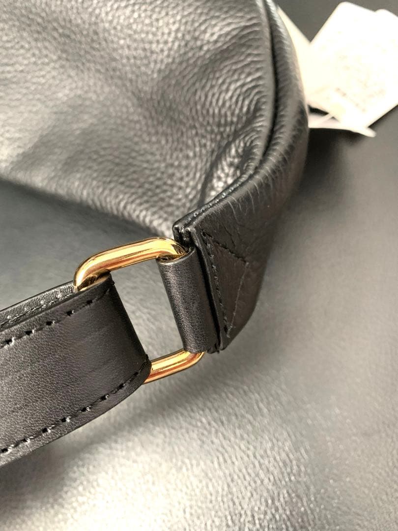 ✨️未使用✨️ シータパランティカ　ボディバッグ　シボ革　ウエストポーチ ブラック