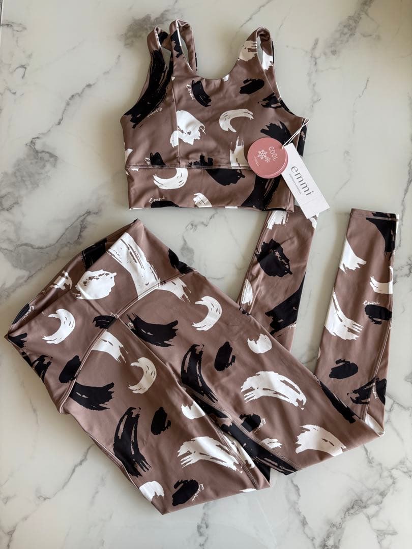 ★新品未使用★emmi ヨガウェアセット