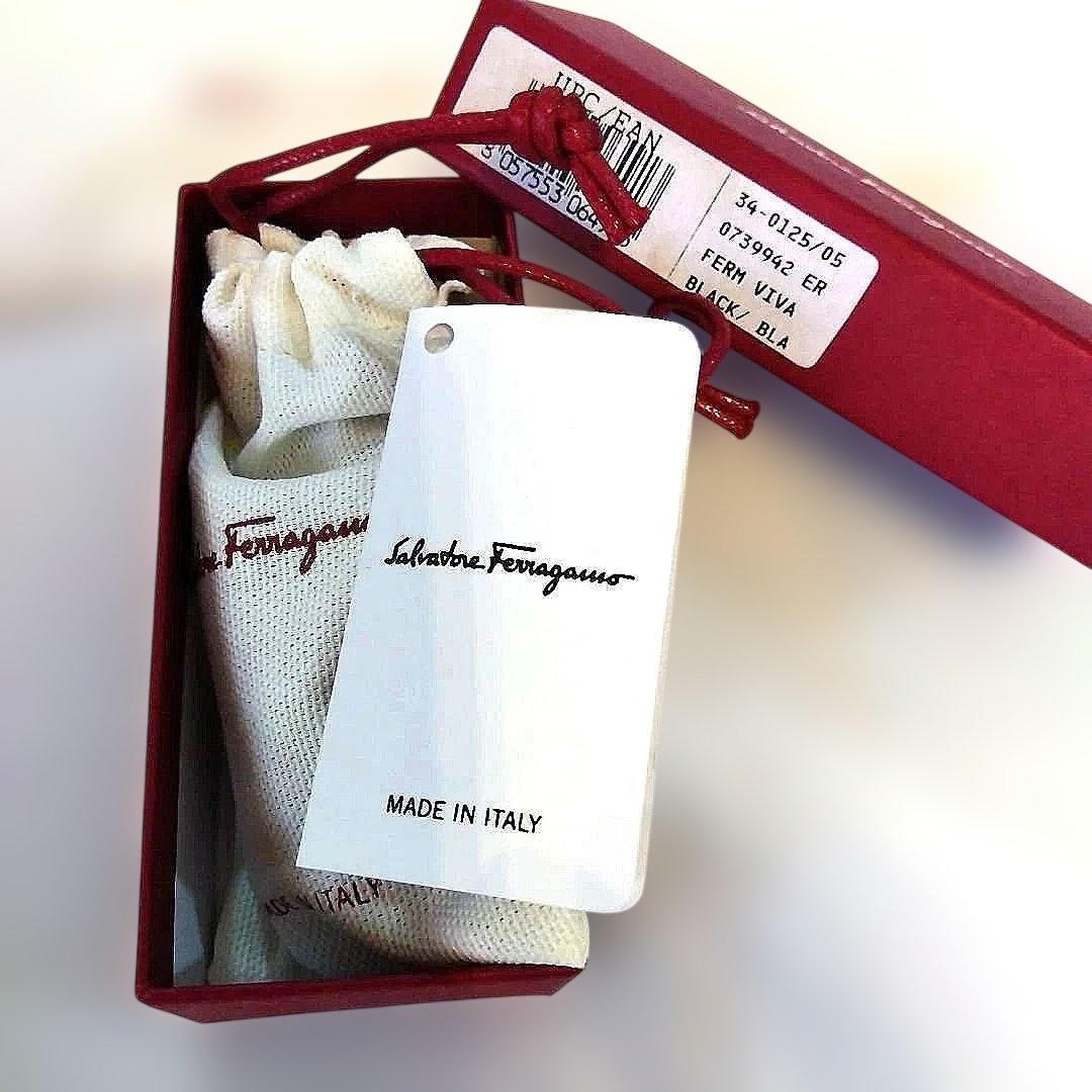 サルバトーレ・フェラガモ　 リボン型ヘアクリップ 黒金