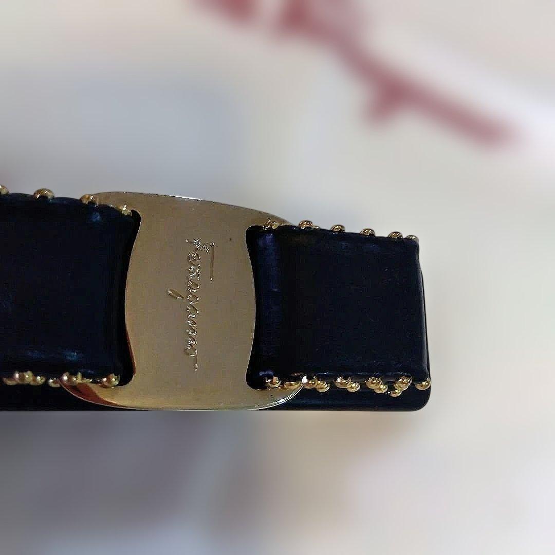 サルバトーレ・フェラガモ　 リボン型ヘアクリップ 黒金