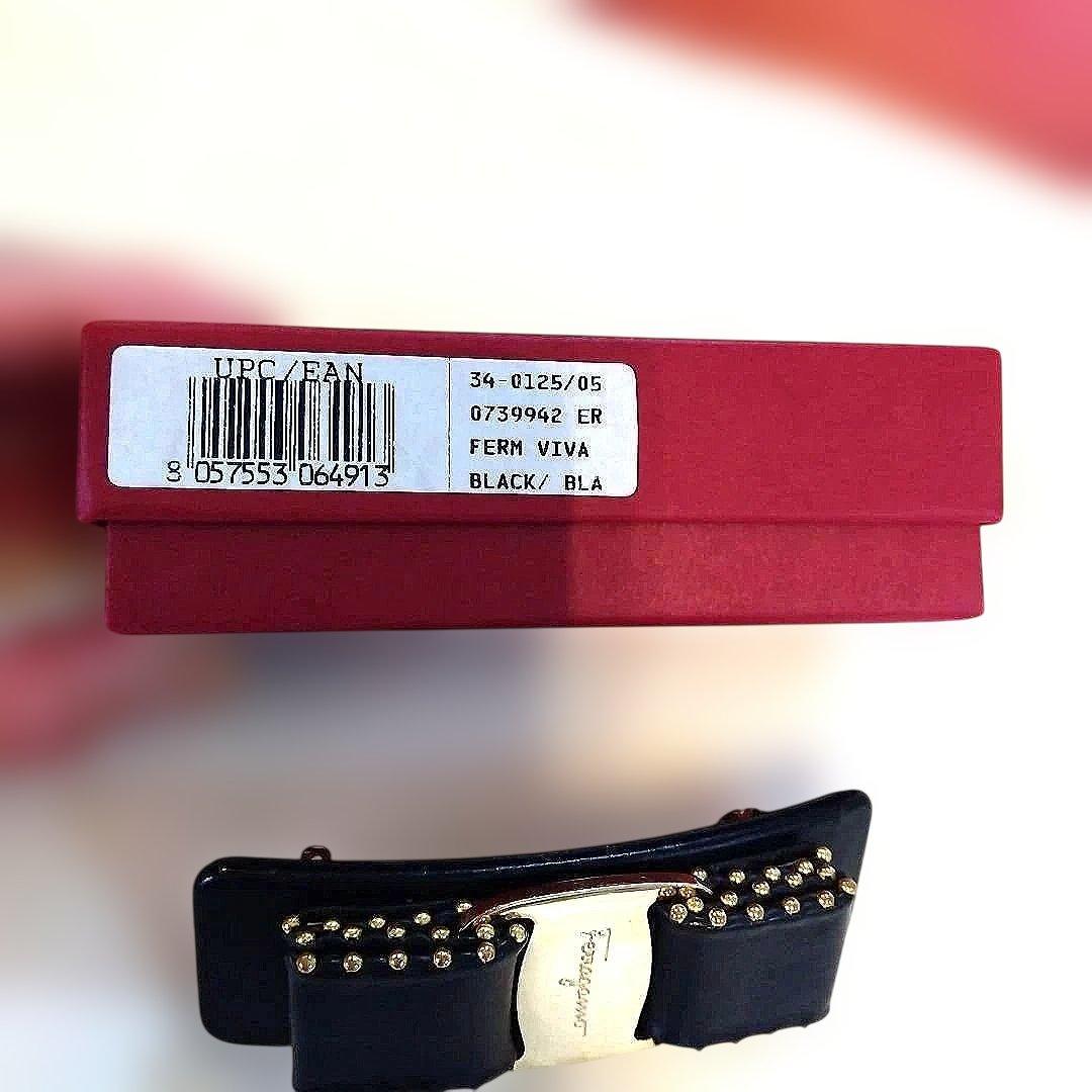 サルバトーレ・フェラガモ　 リボン型ヘアクリップ 黒金