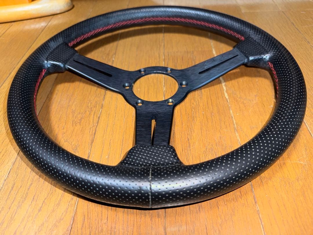 ナルディ　ステアリング33π パンチングレザー
