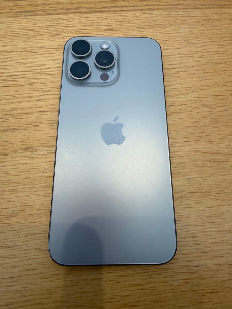 iPhone 15promax 512GB SIMフリー　液晶に線