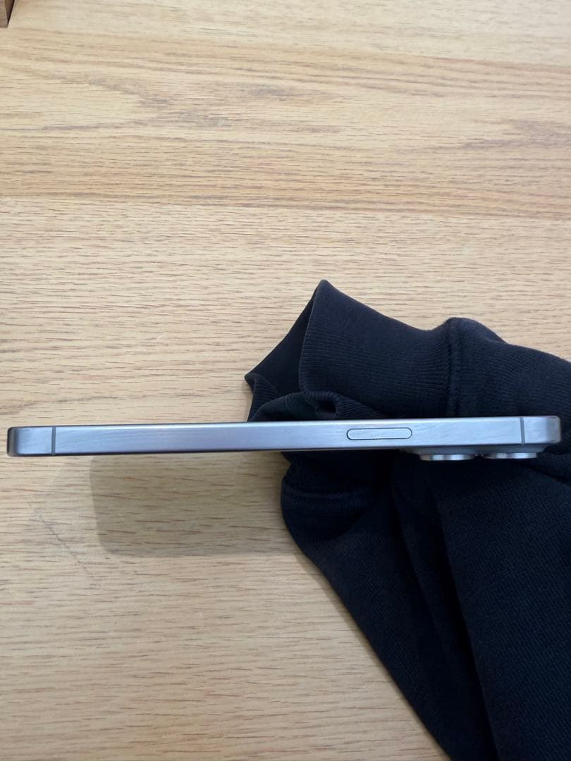 iPhone 15promax 512GB SIMフリー　液晶に線