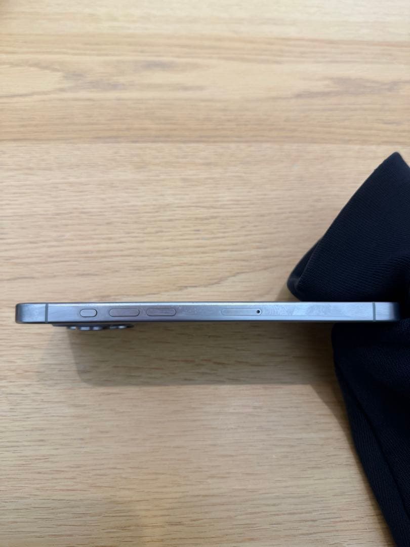 iPhone 15promax 512GB SIMフリー　液晶に線