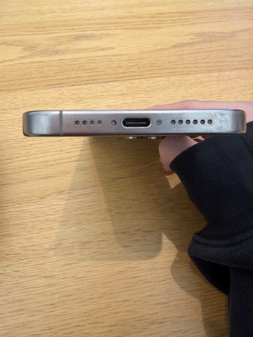 iPhone 15promax 512GB SIMフリー　液晶に線