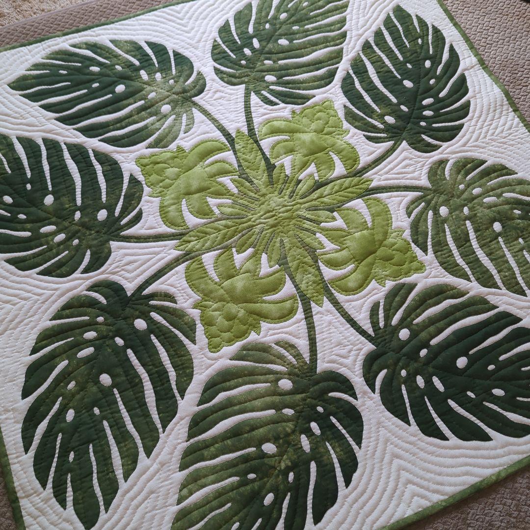 ハワイアンキルトタペストリー。