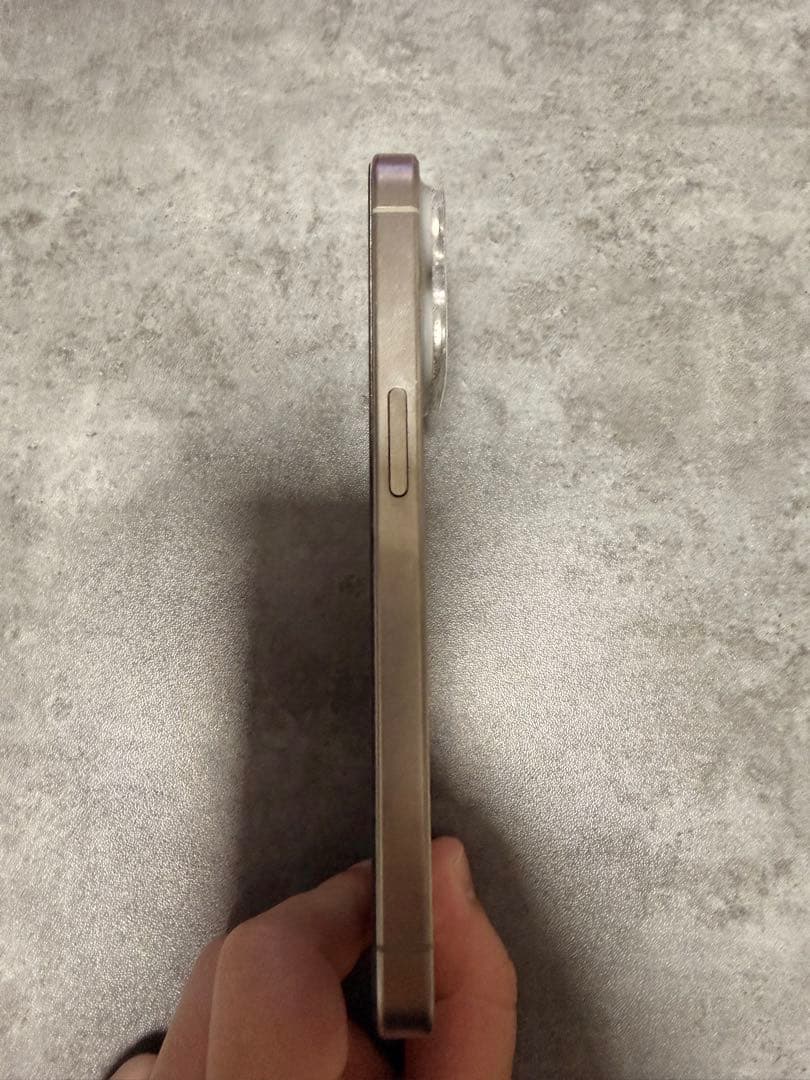 iPhone 15 pro 128G ナチュラルチタニウム　ガラスフィルム付き