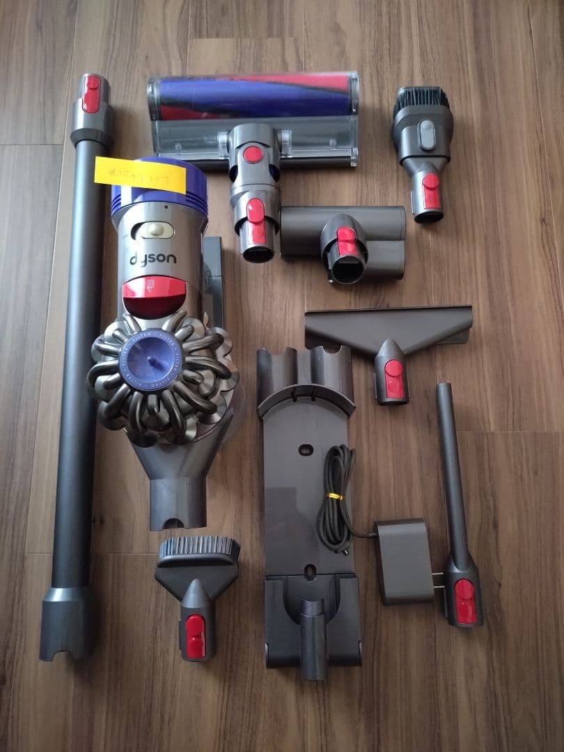 dysonダイソン　Ｖ８コードレスクリーナー①