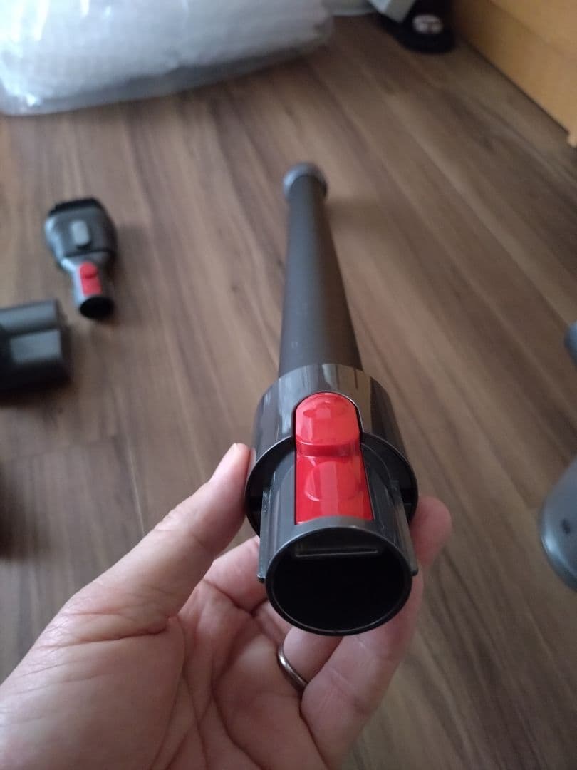 dysonダイソン　Ｖ８コードレスクリーナー①