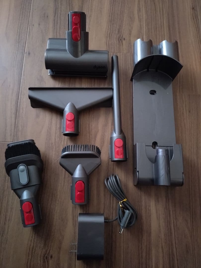 dysonダイソン　Ｖ８コードレスクリーナー①