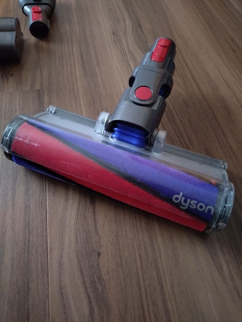 dysonダイソン　Ｖ８コードレスクリーナー①