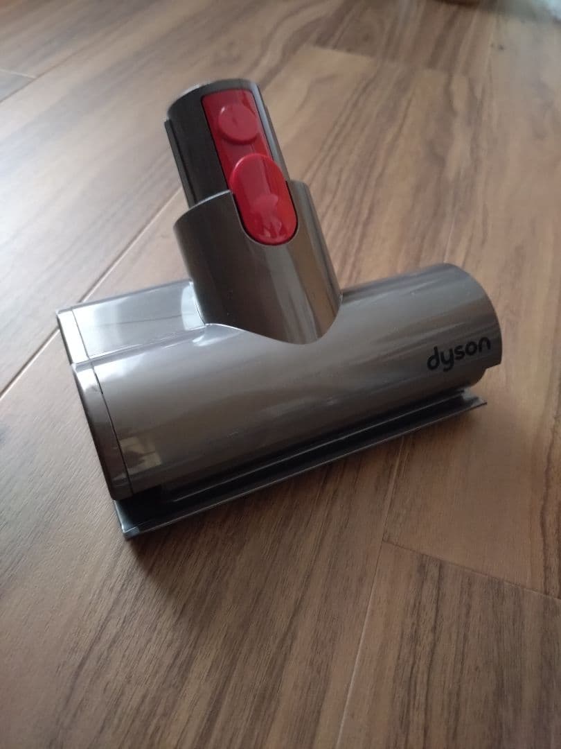 dysonダイソン　Ｖ８コードレスクリーナー①