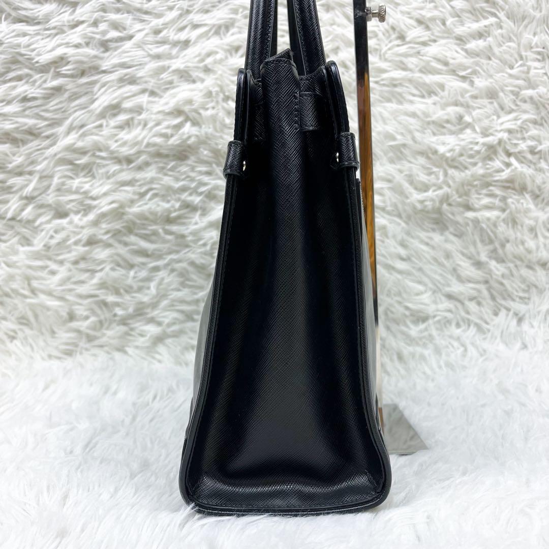 Rana様 フェラガモ ブリアナ サフィアーノレザー トートバッグ ガンチーニ