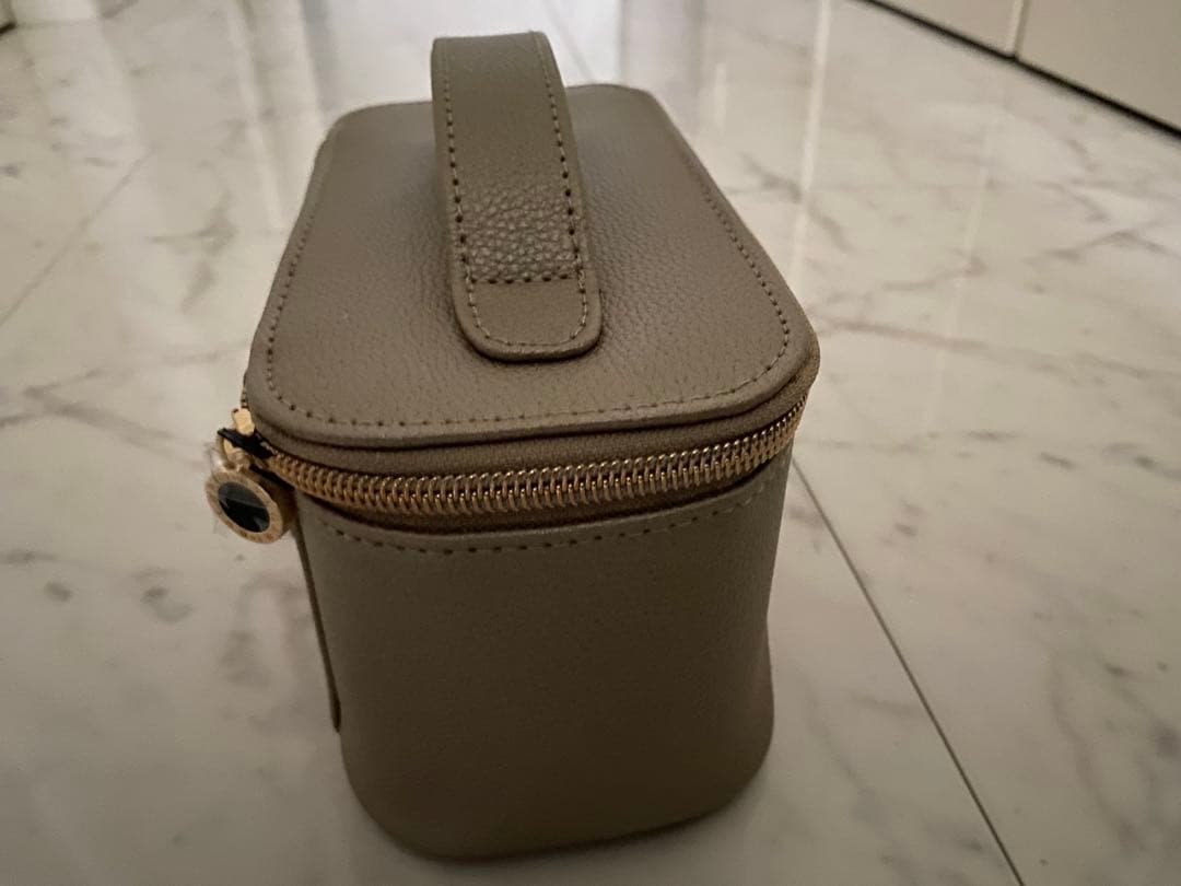 最新❗️未開封‼️ エミレーツ航空ファーストクラス ブルガリBVLGARIポーチ