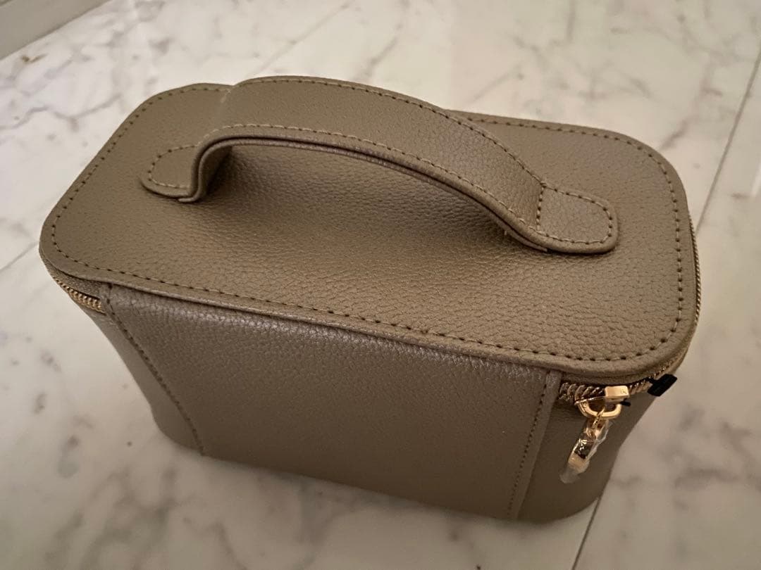 最新❗️未開封‼️ エミレーツ航空ファーストクラス ブルガリBVLGARIポーチ