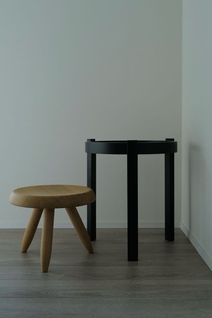 希少 cassina 3本足サイドテーブル