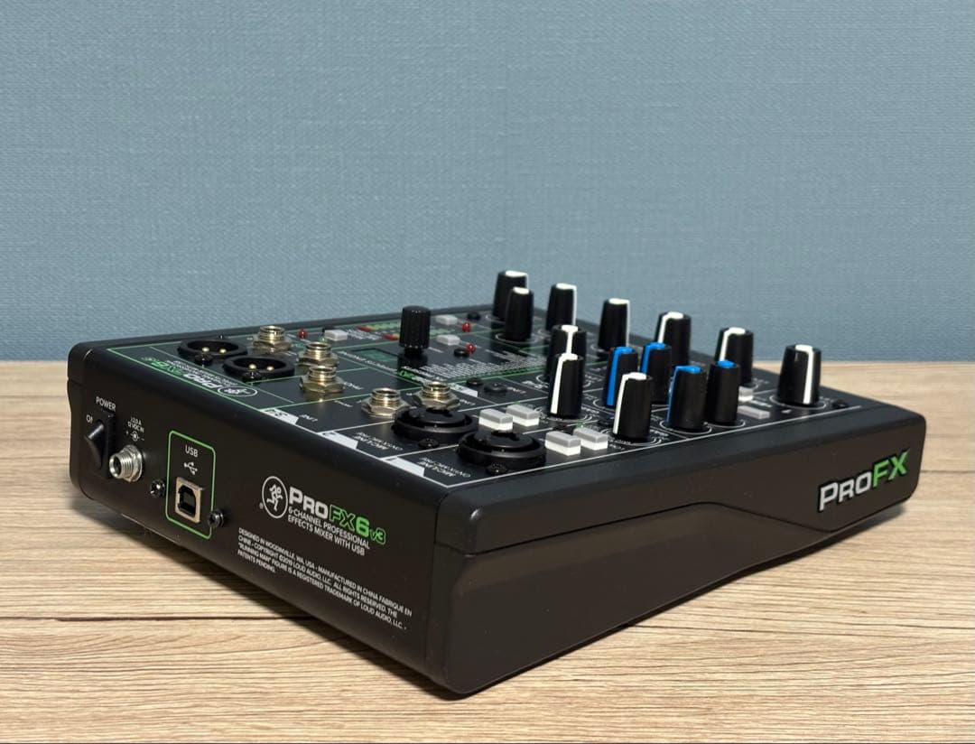 MACKIE PROFX6 v3 本体と電源アダプター、音出し動作確認済み