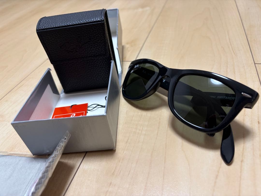 Ray-Ban ブラックサングラス ケース付き