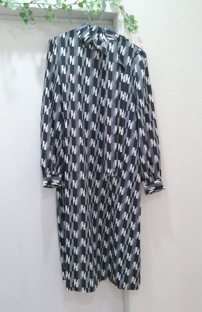 【極美品25300円】ナラカミーチェ♦️N柄リボンタイワンピース