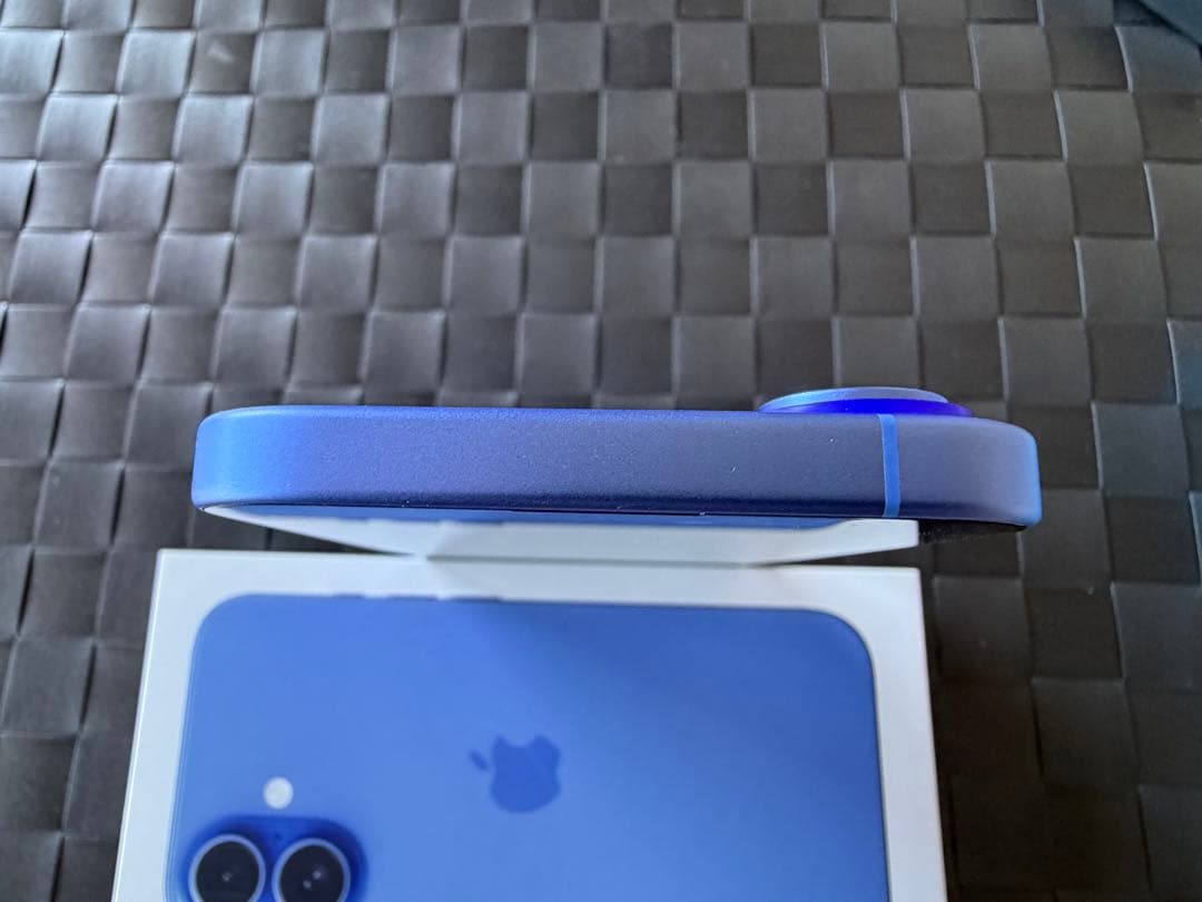 【超美品】iPhone16 128GB 【ウルトラマリン】新品ガラスフィルム付