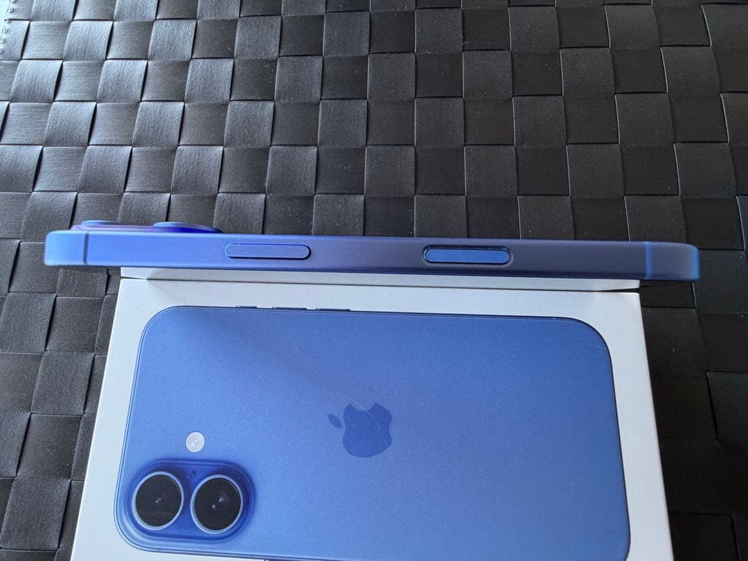 【超美品】iPhone16 128GB 【ウルトラマリン】新品ガラスフィルム付