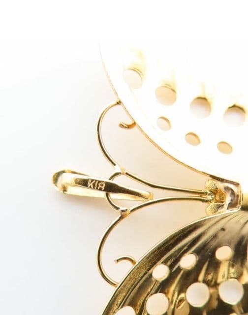 K18ygを使用した可愛い蝶のペンダントです。