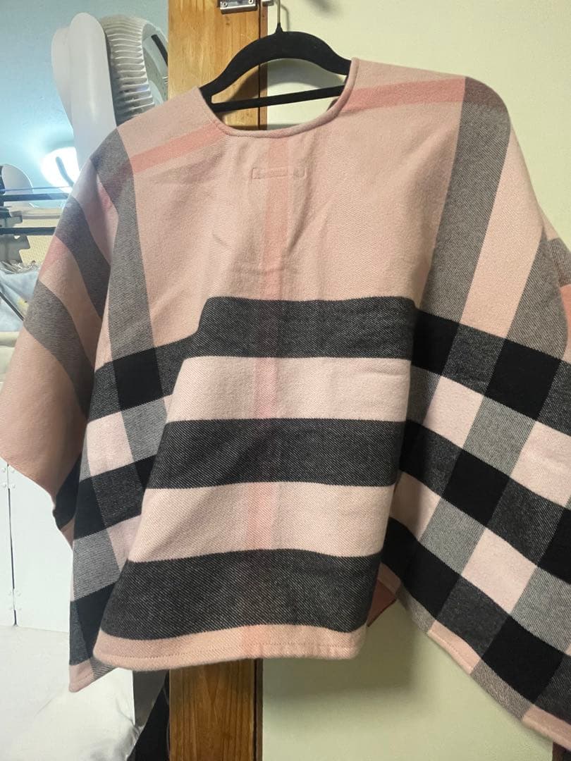 未使用　バーバリーチルドレン　ポンチョ　ケープ　ピンク