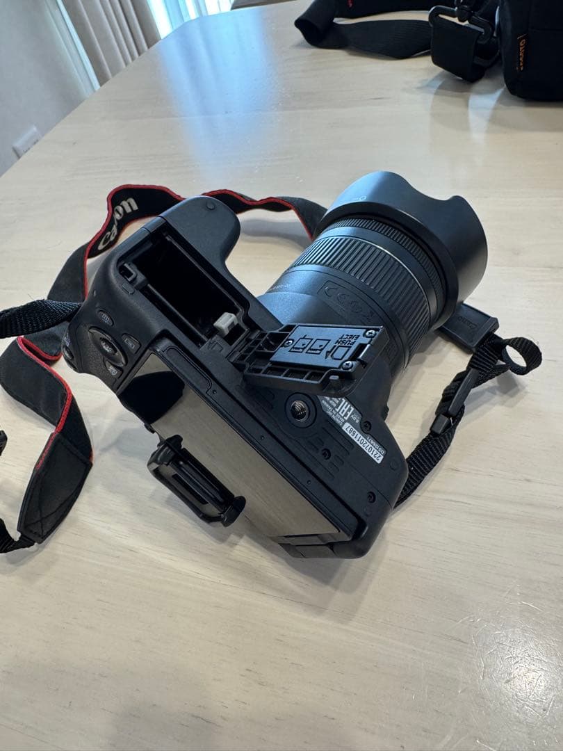 Canon EOS Kiss X9 ブラック ダブルズームキット バッグ付き