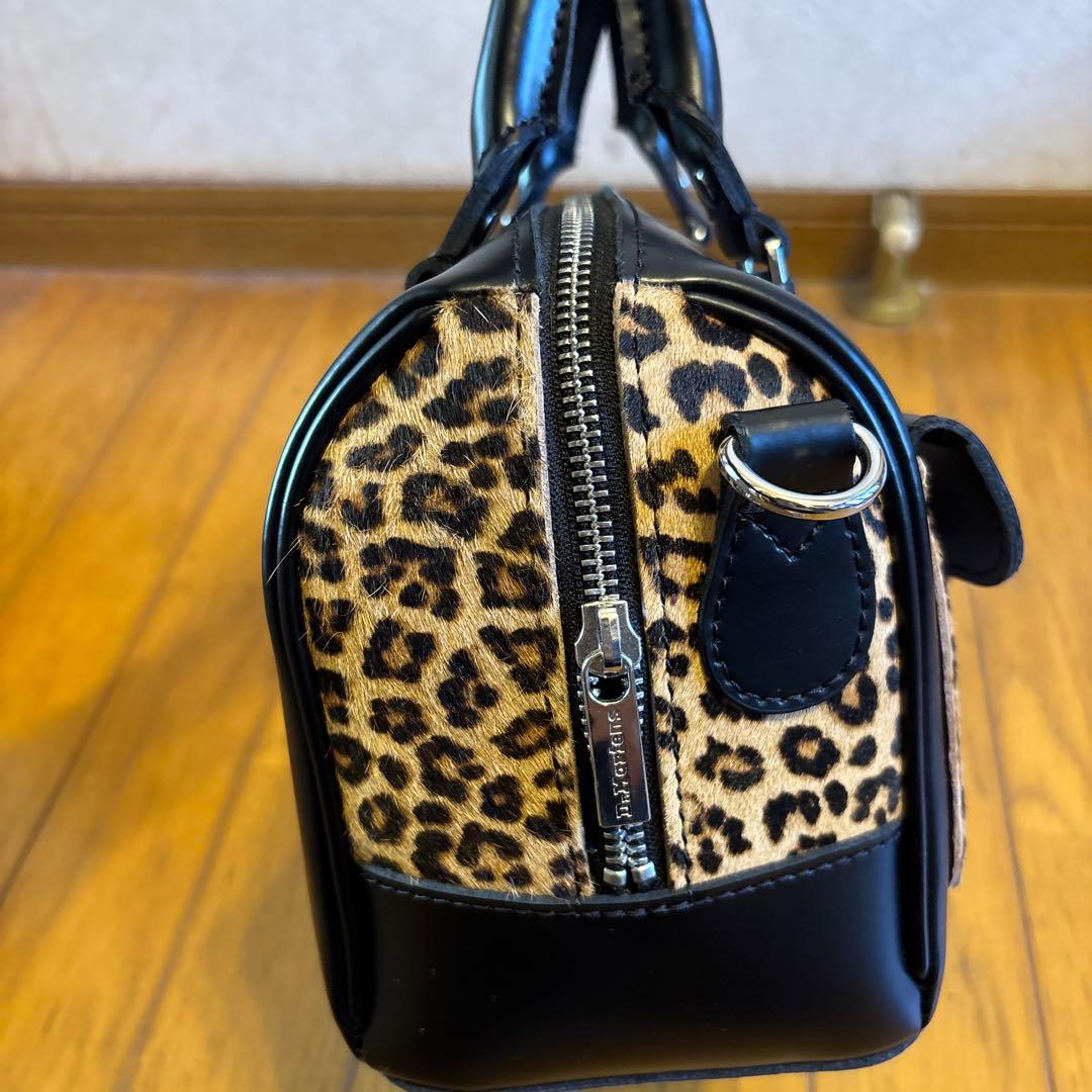 Dr.Martens レオパード柄ヘアオンレザートップハンドルバッグ