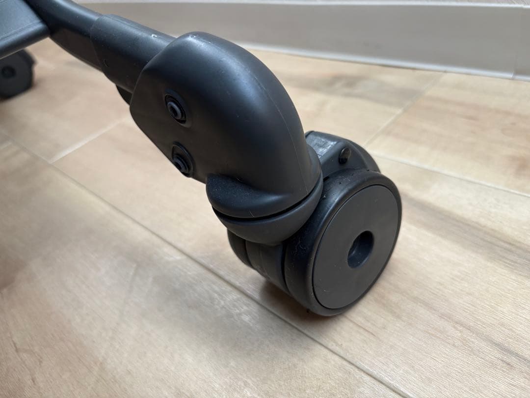 【美品】Combi ホワイトレーベル ネムリラ AUTO SWING BEDi