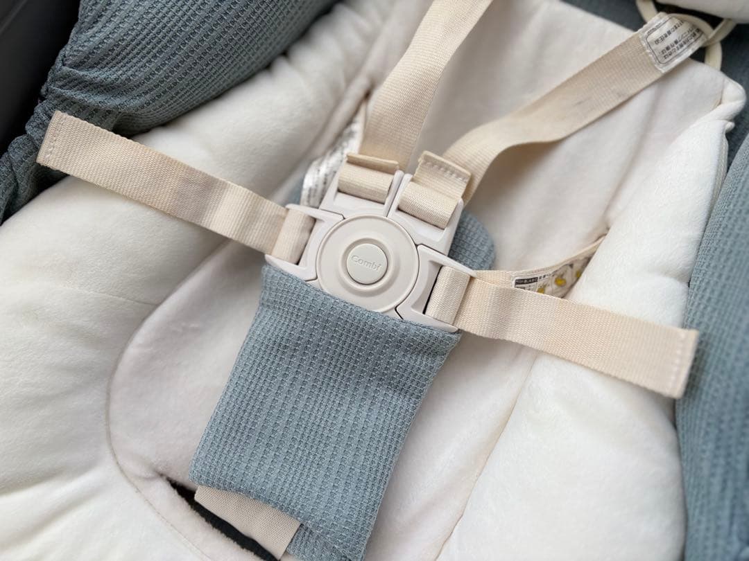 【美品】Combi ホワイトレーベル ネムリラ AUTO SWING BEDi