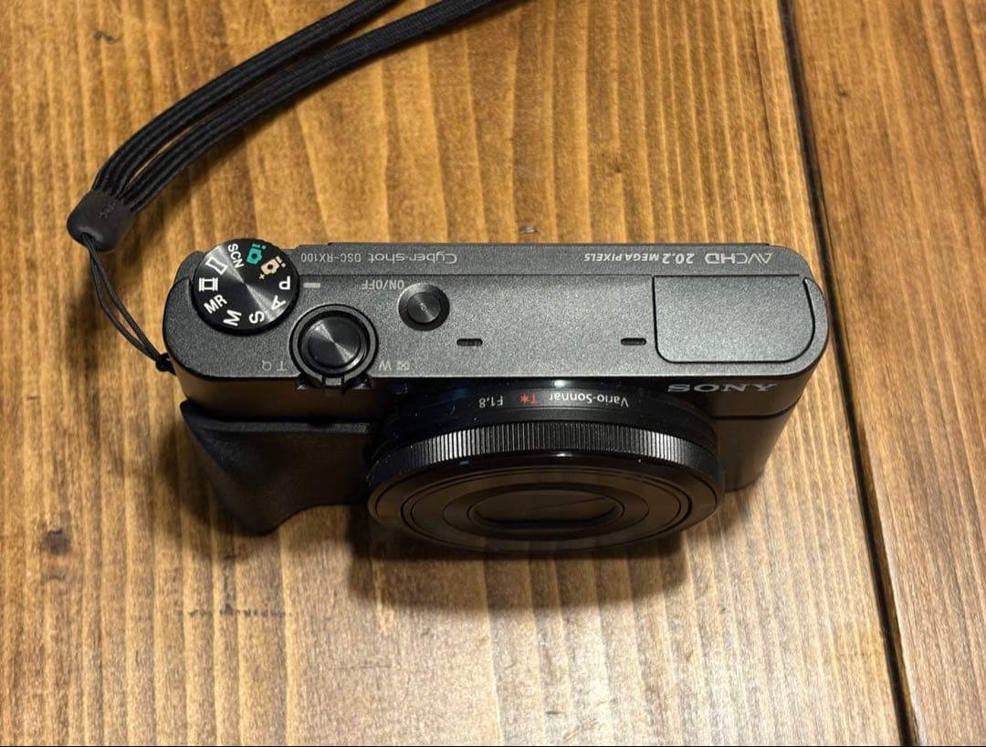 SONY RX100 初代、予備バッテリー、Zeiss製ケース付き