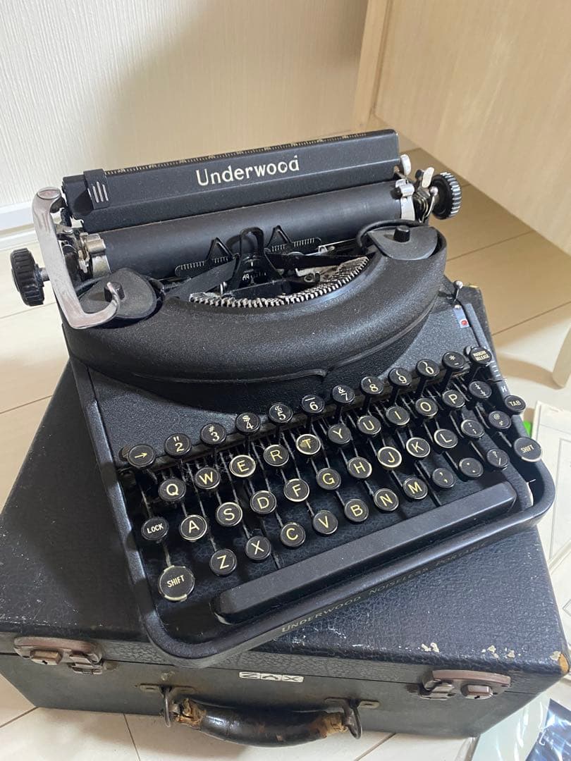 Underwood 手動タイプライター 黒色 ケース付き