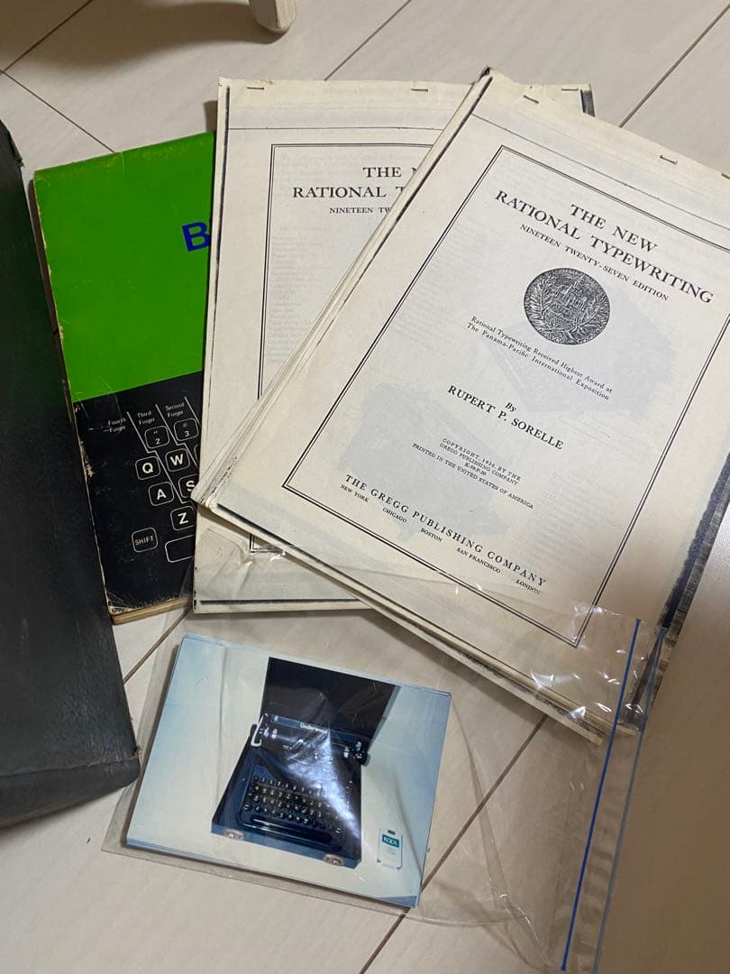 Underwood 手動タイプライター 黒色 ケース付き