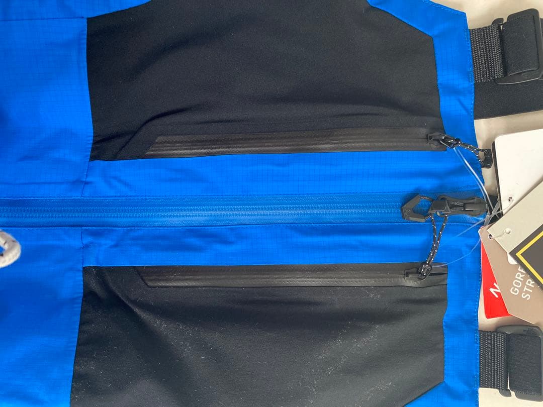 新品タグ付きノースフェイスハイブリッドシアアイスビブレディースハードシェル