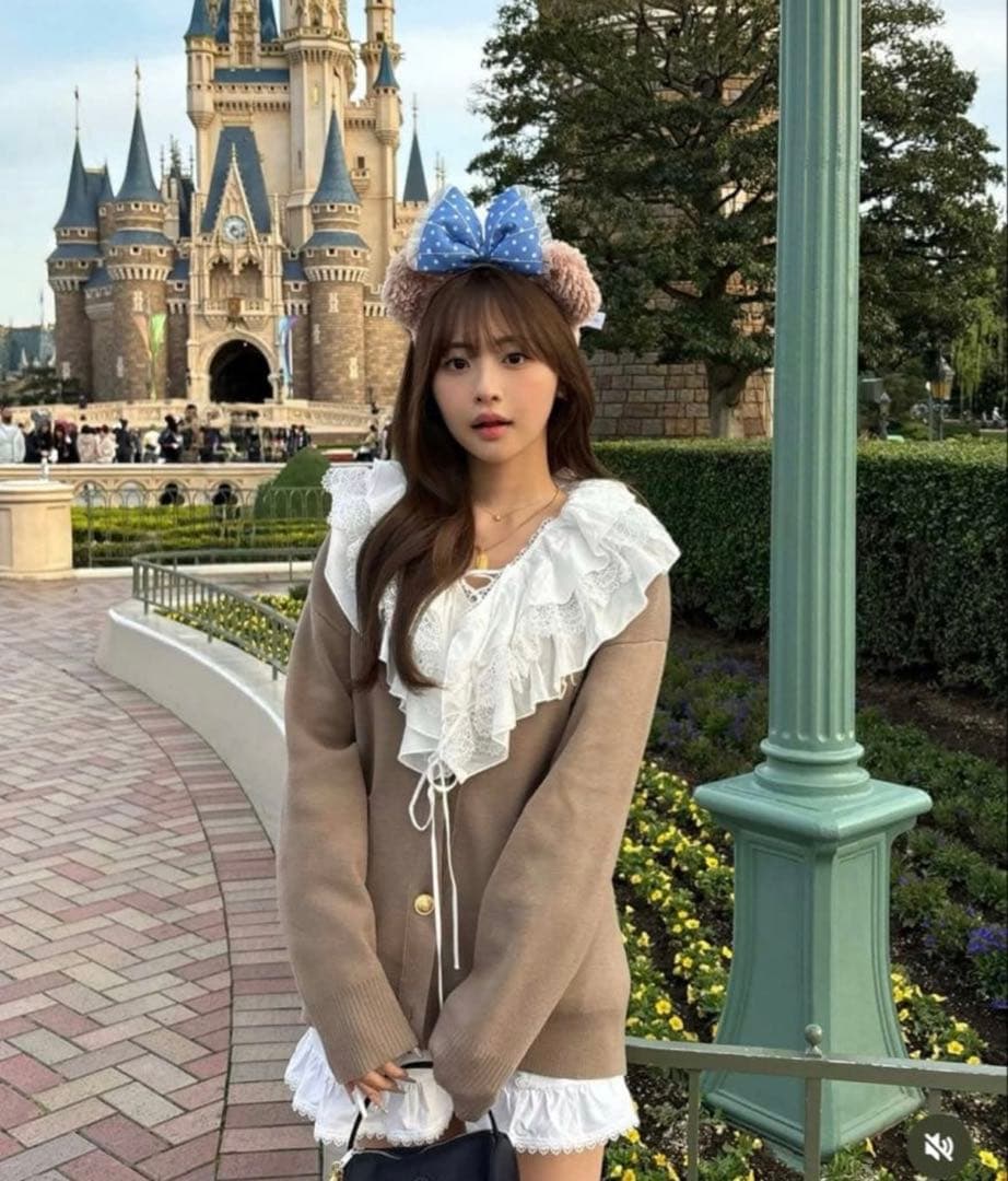 新品同様✨mila owen アップリケデザイン金釦Vネック ニットカーディガン