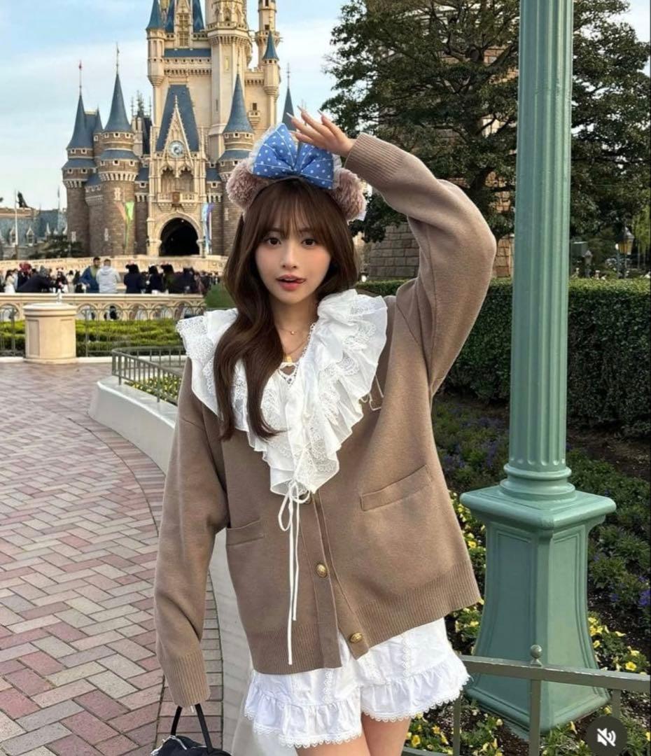 新品同様✨mila owen アップリケデザイン金釦Vネック ニットカーディガン