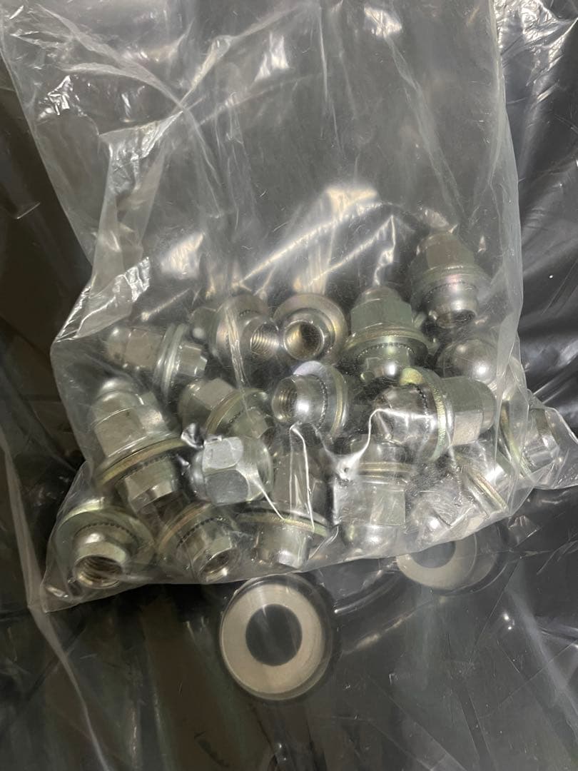 三菱デリカD5 シャモニー タイヤ ホイール【新車外し】1点ずつ出品　（1/4）