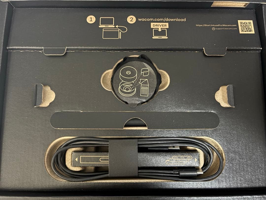 液タブ・ペンタブ wacom intuos pro medium 2025 (ptk670k0c)