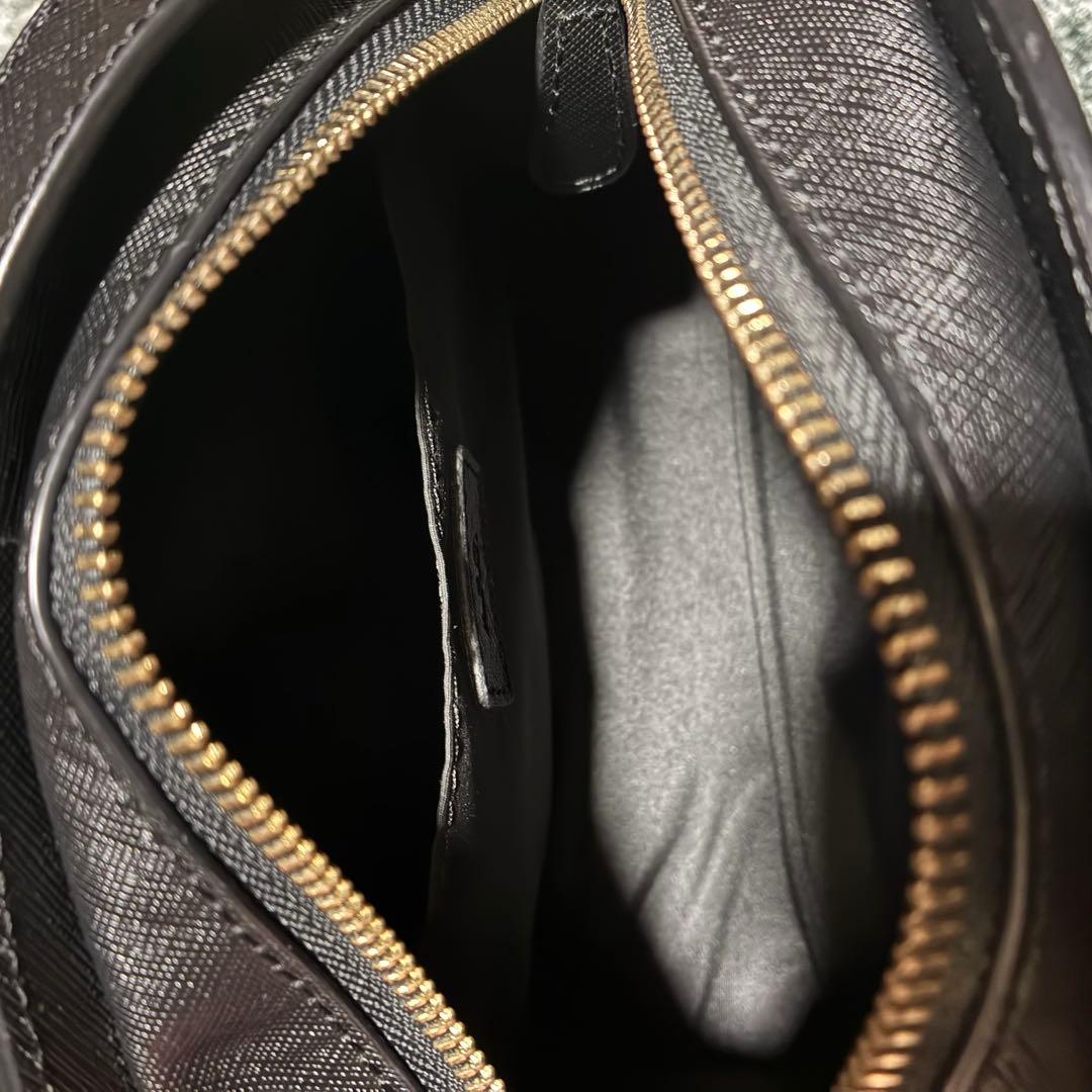 美品　A.P.C. Demi-Lune バッグ ショルダー　エンボス　黒