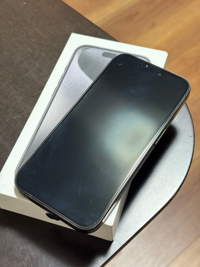 Apple iPhone 15 Pro ブラックチタニウム本体