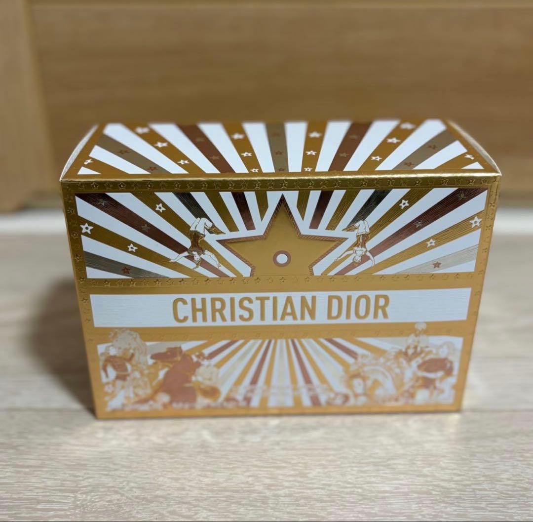 Dior クリスマスコフレ2025 ディオール　ホリデーオファー 限定 ギフト